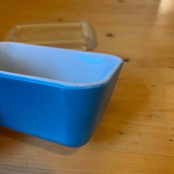 Vintage Pyrex Medium Refrigerator Jar w Lid in Blue - Picture 10 of 16